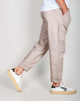 Pantalaccio 100% Cotone Leggerissimo 1921 Store Uomo Art. TENERIFE worn by a man, showing side view and casual style.