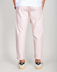Pantalaccio 100% Cotone Leggerissimo 1921 Store Uomo Art. TENERIFE - back view of pink pants styled with casual shoes.