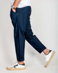 Man wearing Pantalaccio 100% Cotone Leggerissimo from 1921 Store, paired with stylish sneakers.