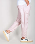 Pantalaccio 100% Cotone Leggerissimo 1921 Store Uomo Art. TENERIFE worn by a model with casual shoes.