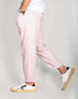 Pantalaccio 100% Cotone Leggerissimo 1921 Store Uomo Art. TENERIFE worn by a man with casual sneakers and a watch.
