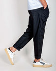 Pantalaccio 100% Cotone Leggerissimo 1921 Store Uomo Art. TENERIFE worn by a model showcasing relaxed fit and style.