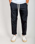 Pantalaccio 100% Cotone Leggerissimo 1921 Store Uomo Art. TENERIFE displayed on a model with sneakers.
