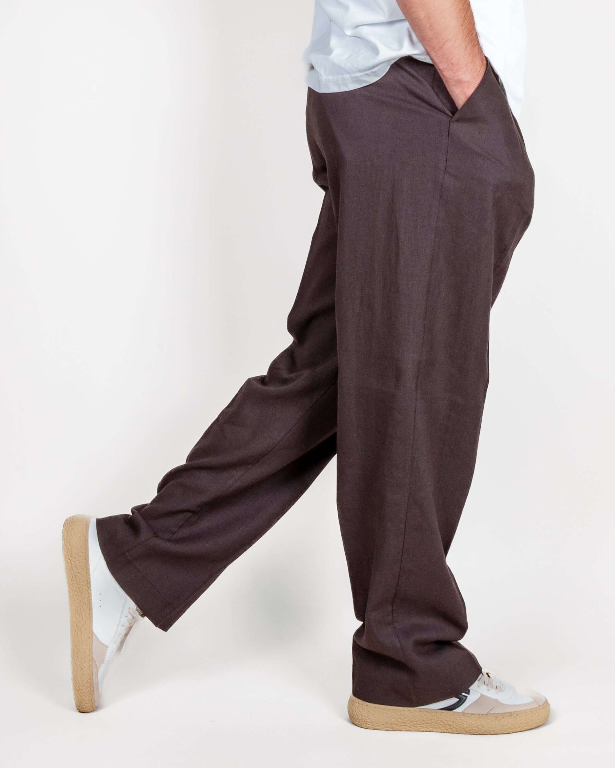 Pantalone con pince fondo ampio in misto lino I'm Brian Art PA3704, modello in lino e viscosa, pantalone misto lino ampio.