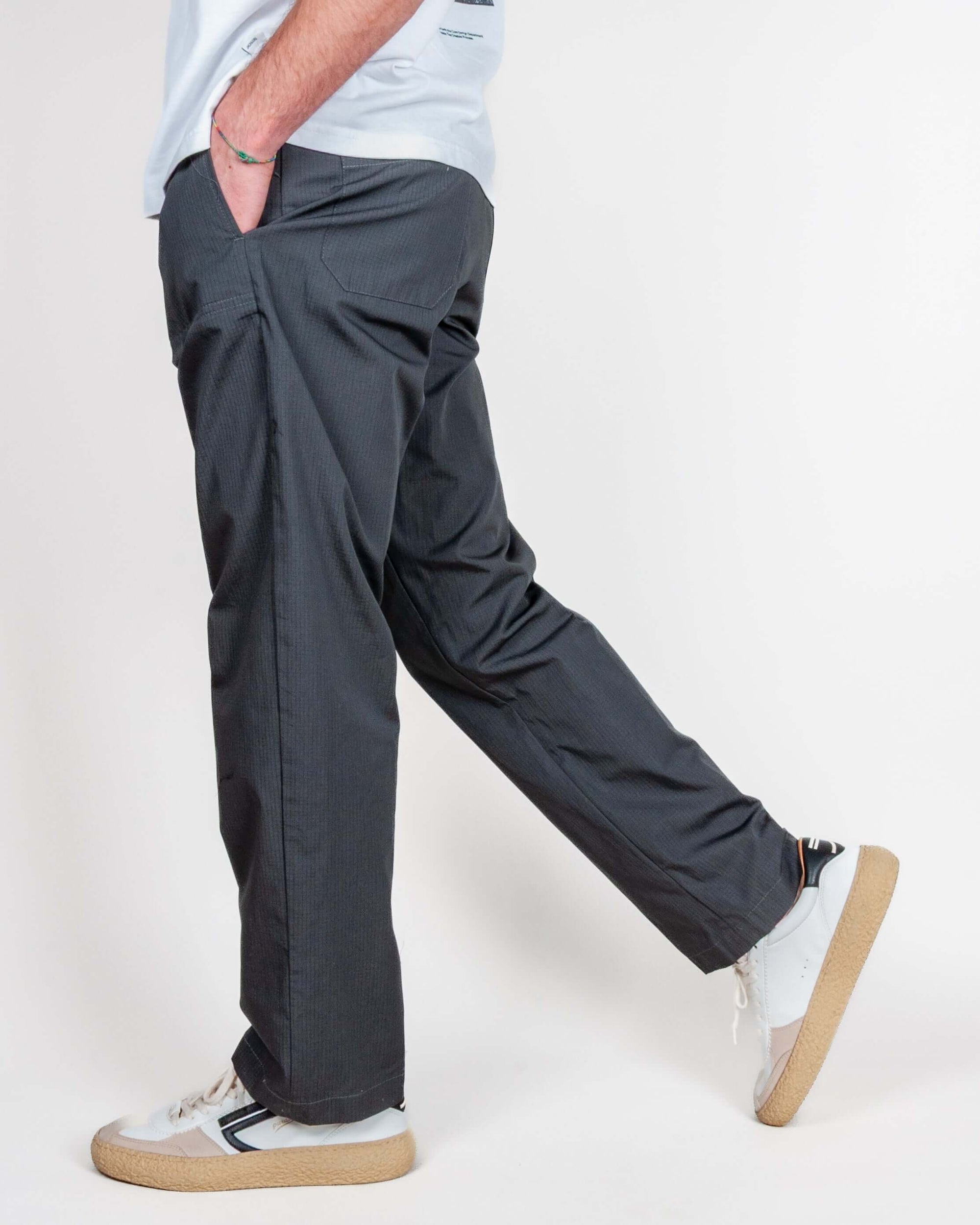 Pantalone tela Ripstop Officina 36 Uomo Art. 0273500530 indossato da un modello di taglia 48.